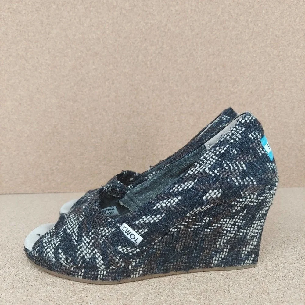 Toms Womens Peep Toe Slip On Wedge Heels Size 8_3